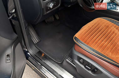 Внедорожник / Кроссовер Volkswagen Touareg 2016 в 