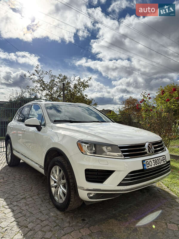 Внедорожник / Кроссовер Volkswagen Touareg 2015 в Тернополе