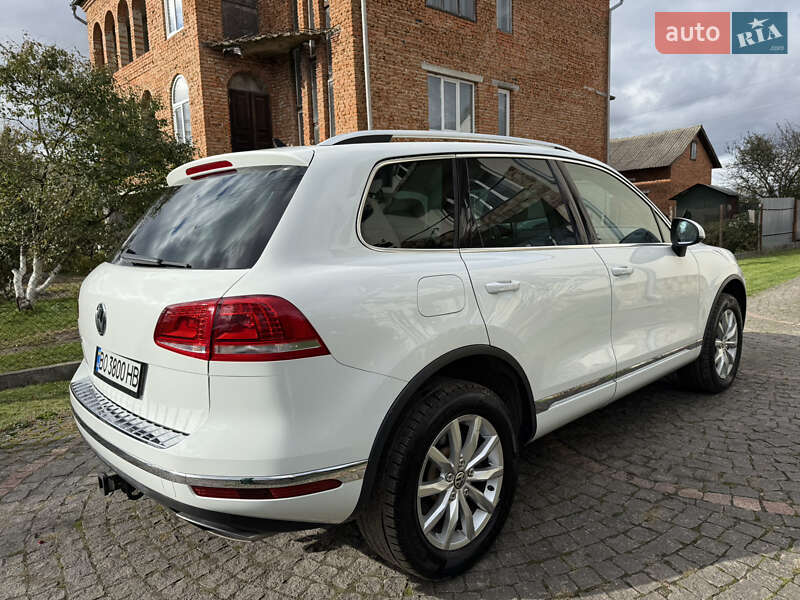 Внедорожник / Кроссовер Volkswagen Touareg 2015 в Тернополе