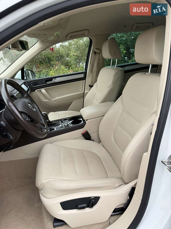 Внедорожник / Кроссовер Volkswagen Touareg 2015 в Тернополе