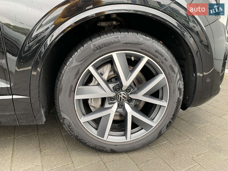 Позашляховик / Кросовер Volkswagen Touareg 2022 в Івано-Франківську