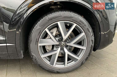 Внедорожник / Кроссовер Volkswagen Touareg 2022 в 