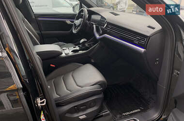 Внедорожник / Кроссовер Volkswagen Touareg 2022 в 