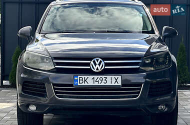 Позашляховик / Кросовер Volkswagen Touareg 2011 в 