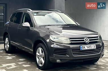 Позашляховик / Кросовер Volkswagen Touareg 2011 в 