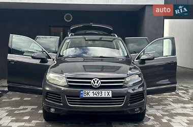 Позашляховик / Кросовер Volkswagen Touareg 2011 в 