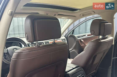 Позашляховик / Кросовер Volkswagen Touareg 2011 в 