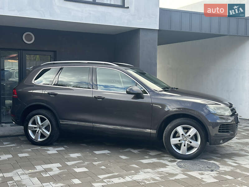 Внедорожник / Кроссовер Volkswagen Touareg 2011 в Ровно