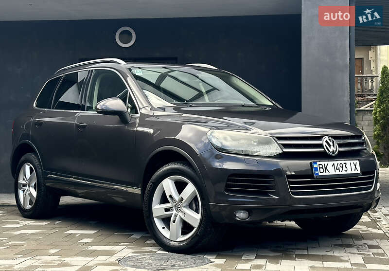 Внедорожник / Кроссовер Volkswagen Touareg 2011 в Ровно