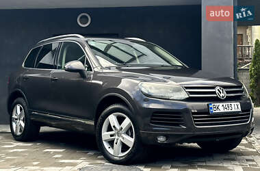 Позашляховик / Кросовер Volkswagen Touareg 2011 в 