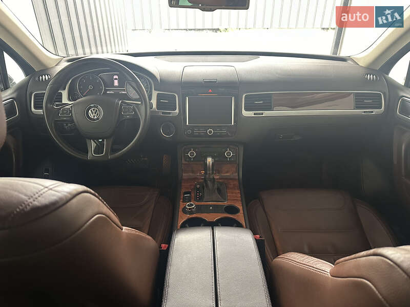Внедорожник / Кроссовер Volkswagen Touareg 2011 в Ровно