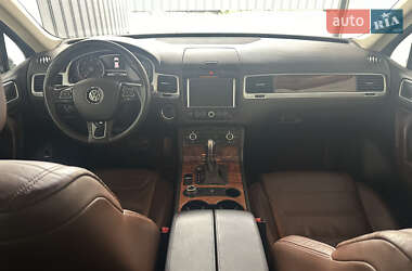 Позашляховик / Кросовер Volkswagen Touareg 2011 в 