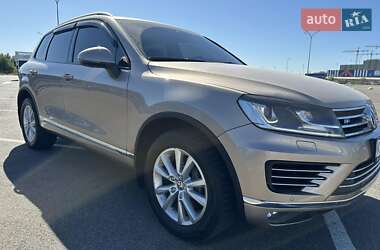 Позашляховик / Кросовер Volkswagen Touareg 2015 в Києві