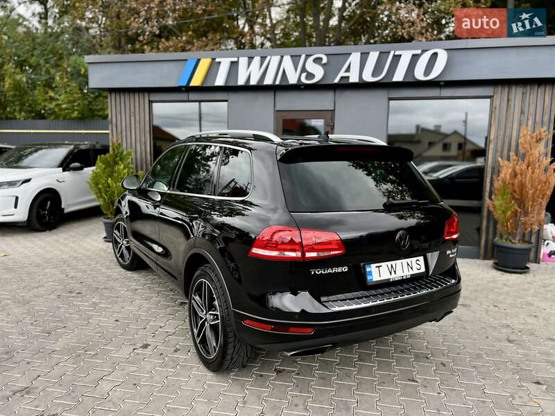 Позашляховик / Кросовер Volkswagen Touareg 2016 в Одесі