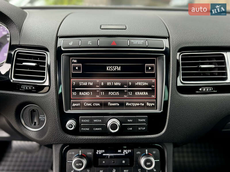 Позашляховик / Кросовер Volkswagen Touareg 2016 в Одесі