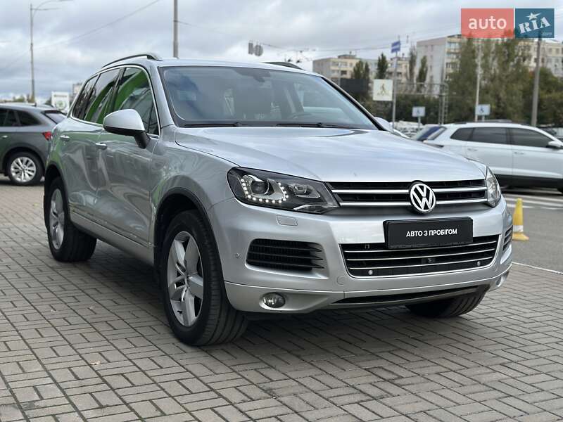 Позашляховик / Кросовер Volkswagen Touareg 2010 в Києві
