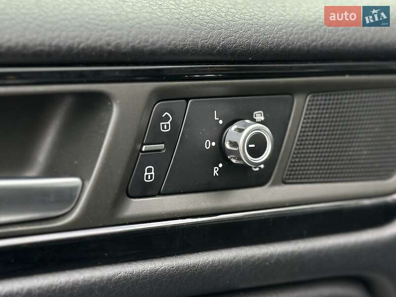 Позашляховик / Кросовер Volkswagen Touareg 2010 в Києві