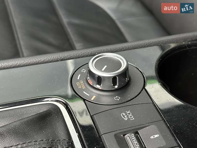 Позашляховик / Кросовер Volkswagen Touareg 2010 в Києві