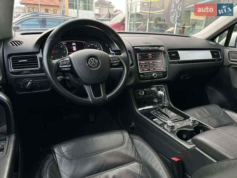 Позашляховик / Кросовер Volkswagen Touareg 2010 в Києві