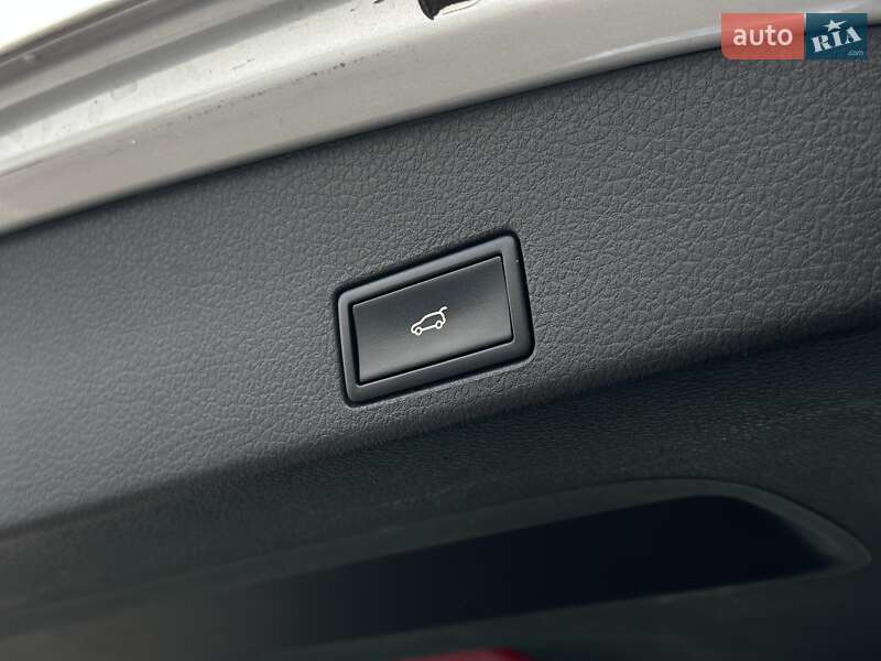 Позашляховик / Кросовер Volkswagen Touareg 2010 в Києві