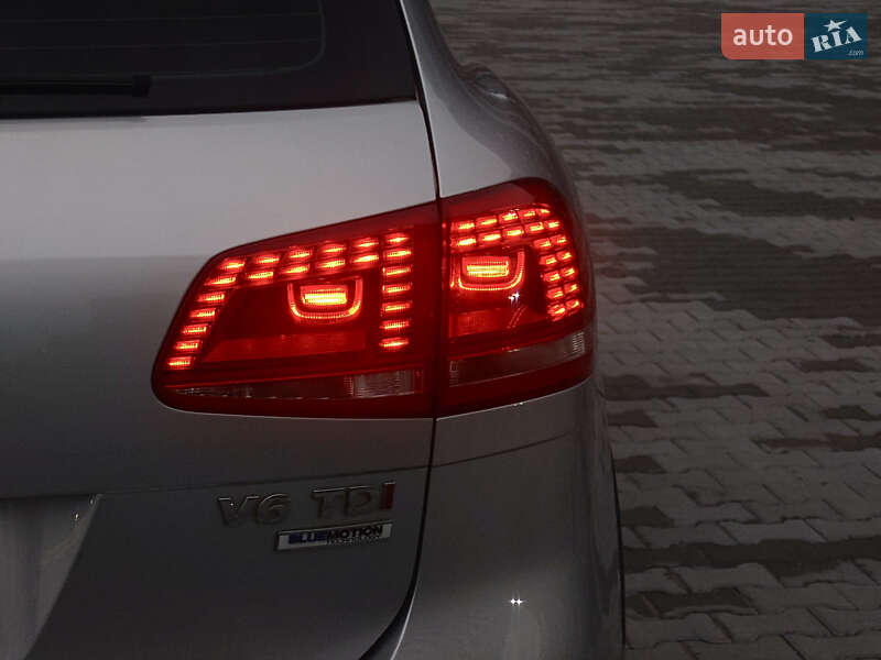 Внедорожник / Кроссовер Volkswagen Touareg 2015 в Киеве