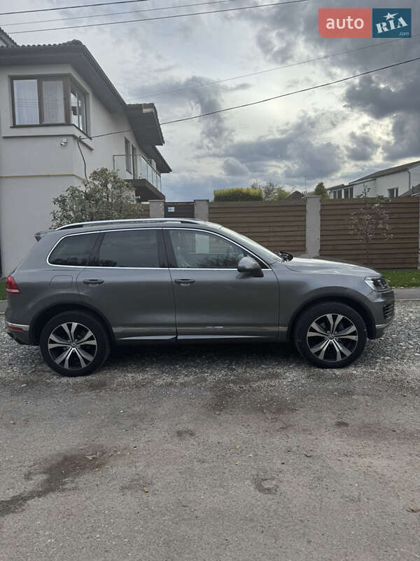 Внедорожник / Кроссовер Volkswagen Touareg 2015 в Баштанке