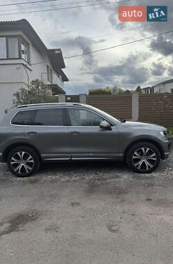 Внедорожник / Кроссовер Volkswagen Touareg 2015 в 