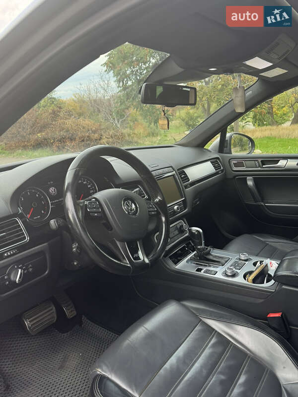 Внедорожник / Кроссовер Volkswagen Touareg 2015 в Баштанке