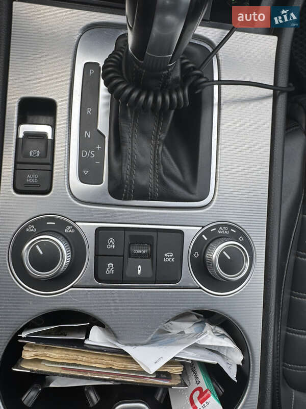 Внедорожник / Кроссовер Volkswagen Touareg 2015 в Баштанке