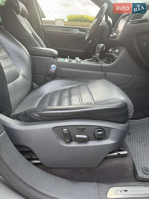 Внедорожник / Кроссовер Volkswagen Touareg 2015 в Баштанке