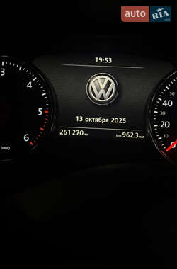 Внедорожник / Кроссовер Volkswagen Touareg 2015 в 
