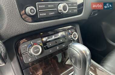 Внедорожник / Кроссовер Volkswagen Touareg 2011 в 