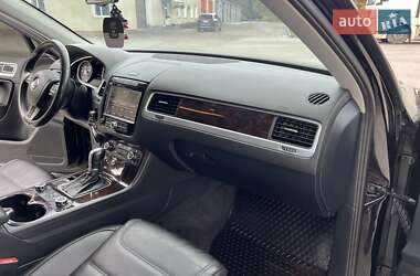 Внедорожник / Кроссовер Volkswagen Touareg 2011 в 