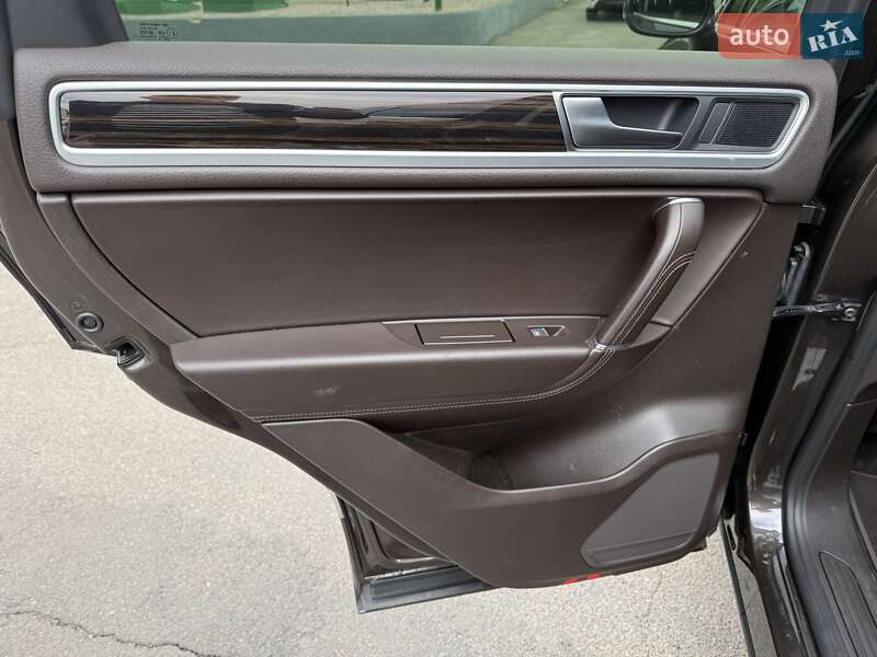 Позашляховик / Кросовер Volkswagen Touareg 2017 в Одесі