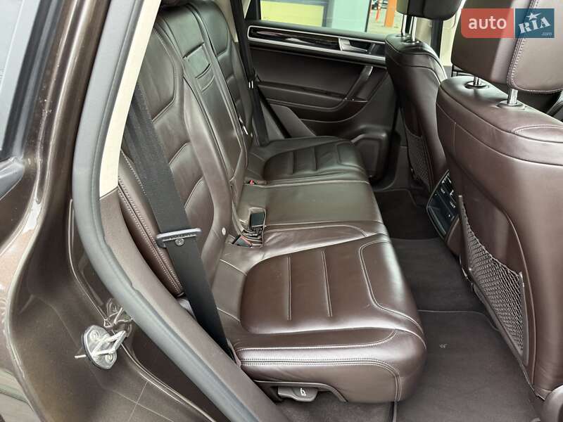 Позашляховик / Кросовер Volkswagen Touareg 2017 в Одесі