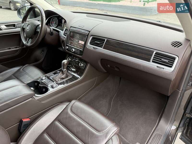 Позашляховик / Кросовер Volkswagen Touareg 2017 в Одесі