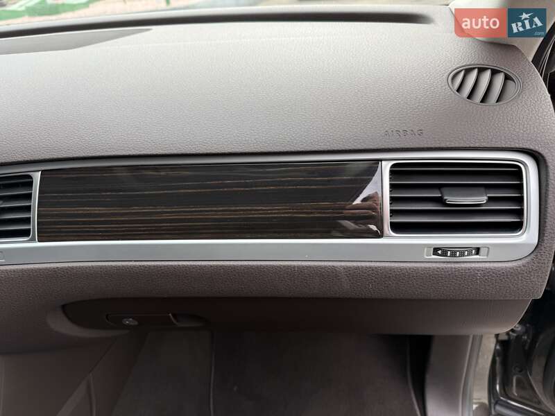 Позашляховик / Кросовер Volkswagen Touareg 2017 в Одесі