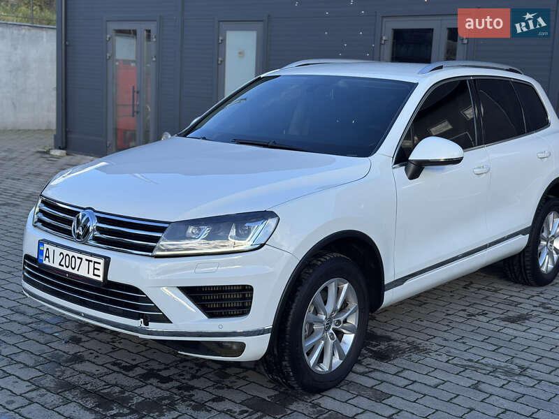 Внедорожник / Кроссовер Volkswagen Touareg 2014 в Киеве