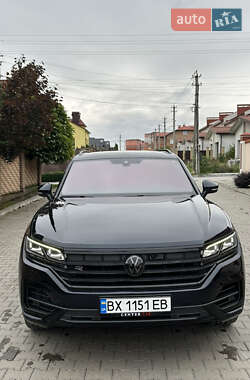 Внедорожник / Кроссовер Volkswagen Touareg 2018 в 