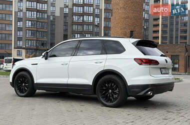 Внедорожник / Кроссовер Volkswagen Touareg 2018 в 