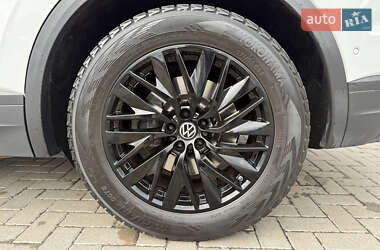 Внедорожник / Кроссовер Volkswagen Touareg 2018 в 