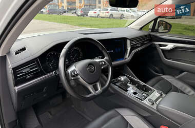 Внедорожник / Кроссовер Volkswagen Touareg 2018 в 