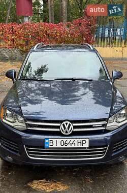 Внедорожник / Кроссовер Volkswagen Touareg 2013 в Полтаве