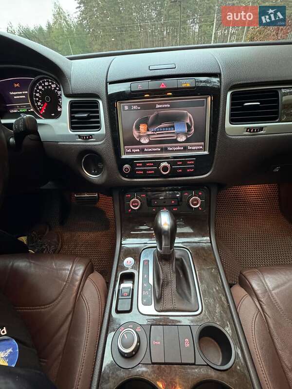 Внедорожник / Кроссовер Volkswagen Touareg 2013 в Полтаве