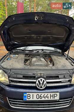 Внедорожник / Кроссовер Volkswagen Touareg 2013 в 
