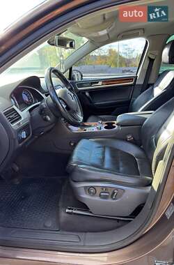 Внедорожник / Кроссовер Volkswagen Touareg 2011 в 