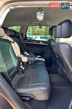Внедорожник / Кроссовер Volkswagen Touareg 2011 в 