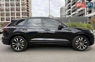 Позашляховик / Кросовер Volkswagen Touareg 2020 в Києві