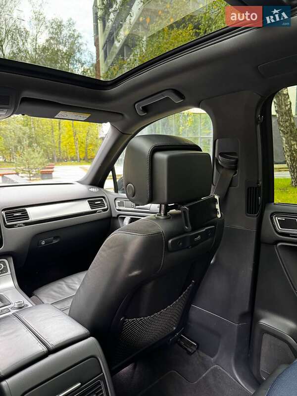 Внедорожник / Кроссовер Volkswagen Touareg 2016 в Тернополе