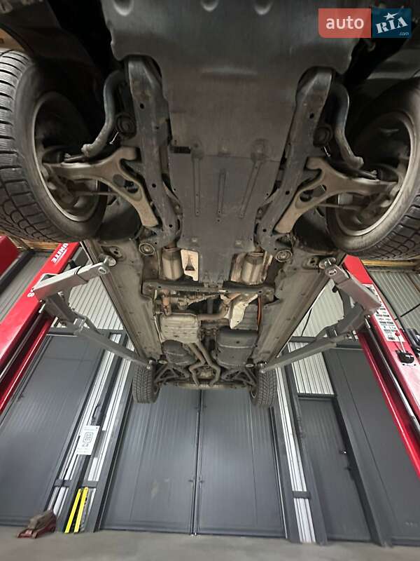 Внедорожник / Кроссовер Volkswagen Touareg 2013 в Полтаве